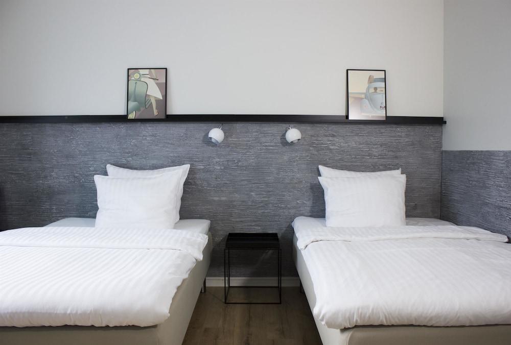 Western Royal Hotell 4*